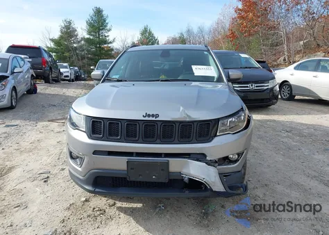 2021 Jeep Compass Latitude 4X4 z USA, uszkodzony, nr VIN 3C4NJDBBXMT544491